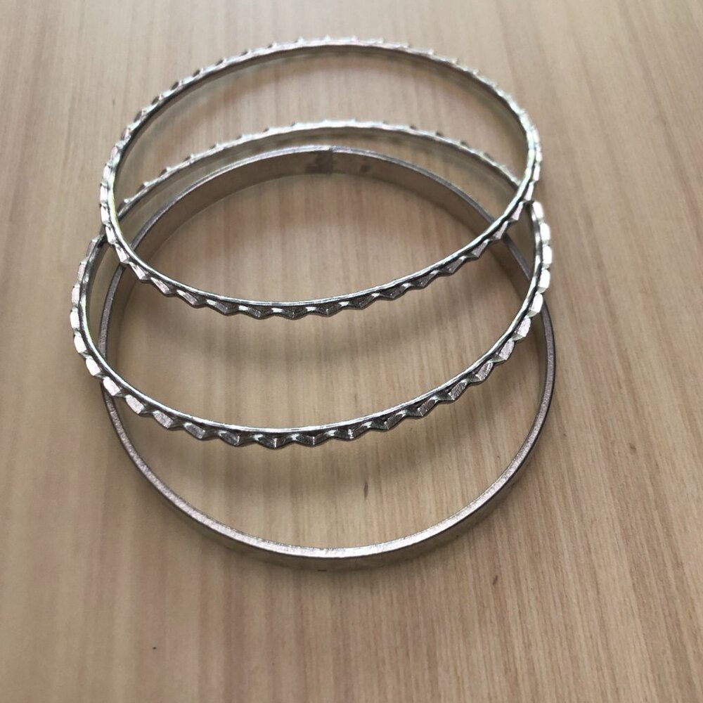 Bangle Metal Bracelets Vintage Metallic Blue, Black, Silver   Size Small - Picture 6 of 11